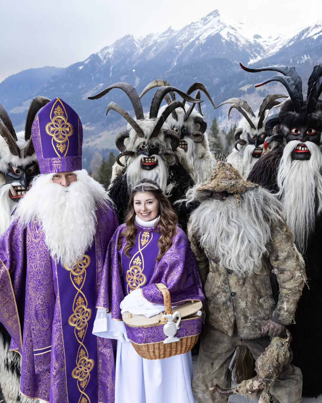 Salzburg Krampuslauf & Weihnachtsmarkt: Tagesfahrt – Alpen-Tradition trifft Mozartstadt. Ein unvergessliches Winterabenteuer.